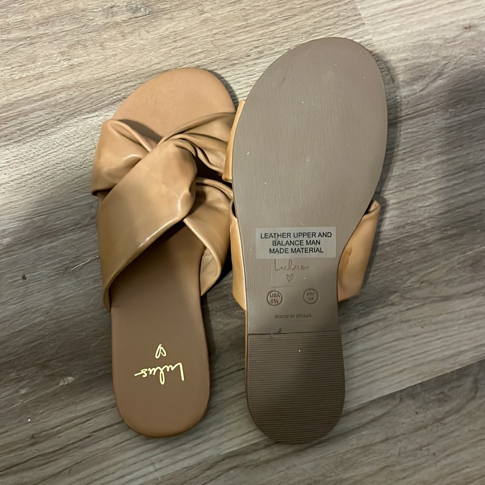 New Lulus flat sandals - Picture 2 of 2